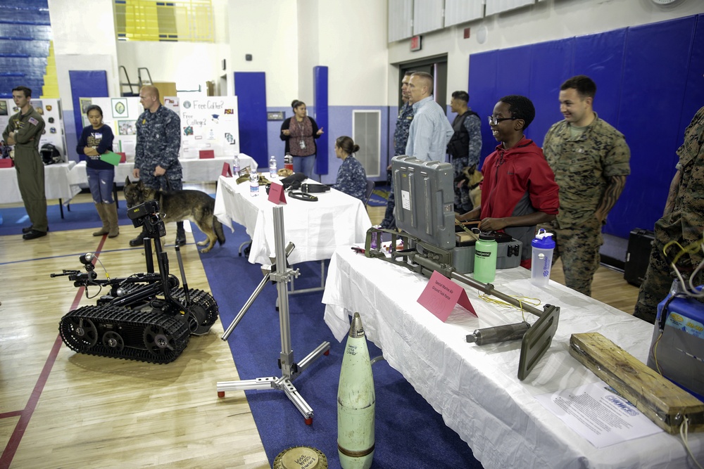 EOD Marines show capabilities during career day in Italy