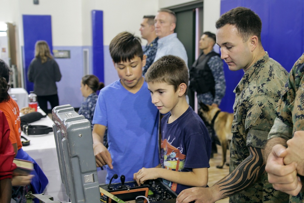 EOD Marines show capabilities during career day in Italy