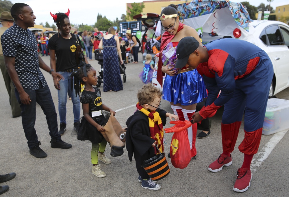 DVIDS Images Marine Corps Community Services’ Trunk or Treat Event