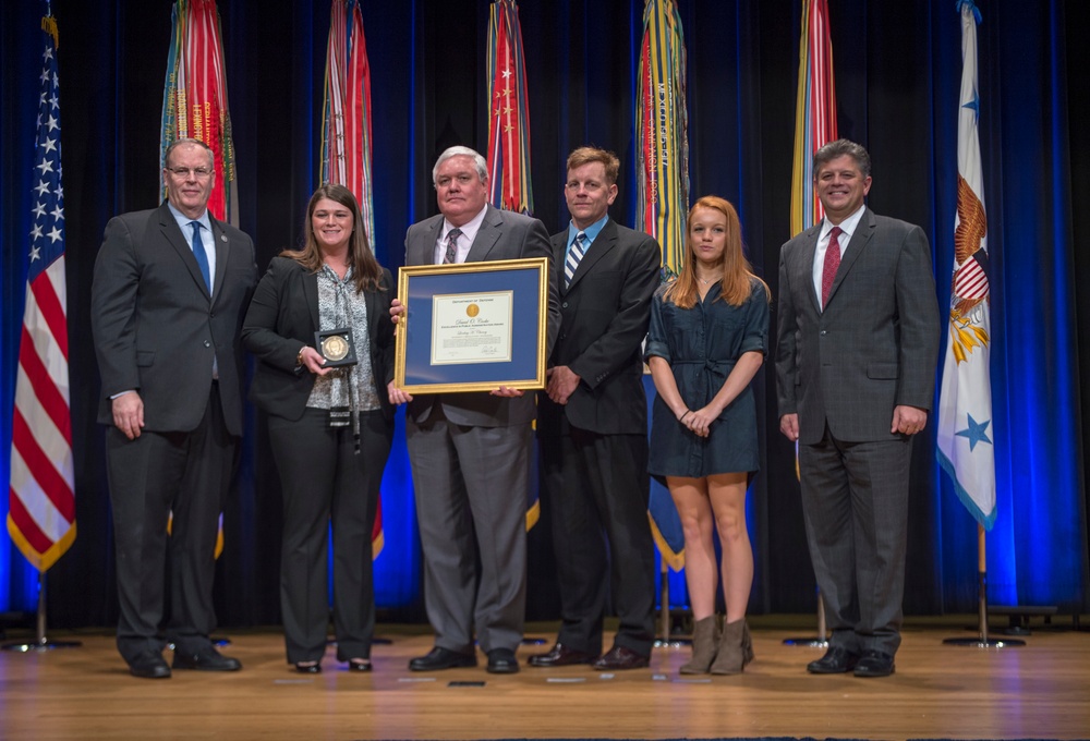 DSD hosts Distinguished Civilian Service Awards