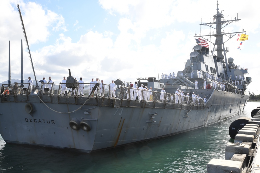 USS Decatur visits Pearl Harbor