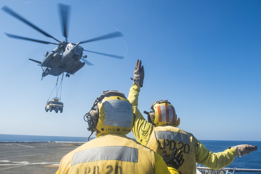 Super Stallion lifts helicopter from Green Bay