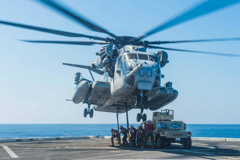 Super Stallion lifts helicopter from Green Bay