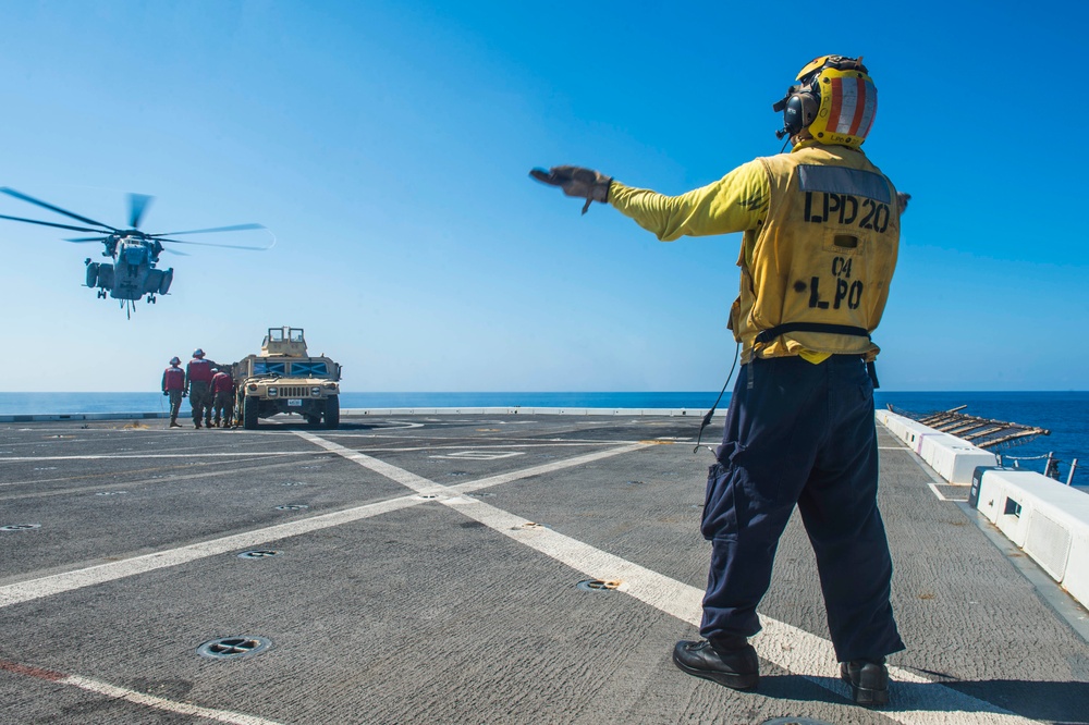 Super Stallion lifts helicopter from Green Bay