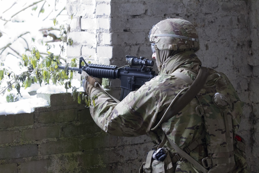 Paratroopers participate in Joint Urban Operations training