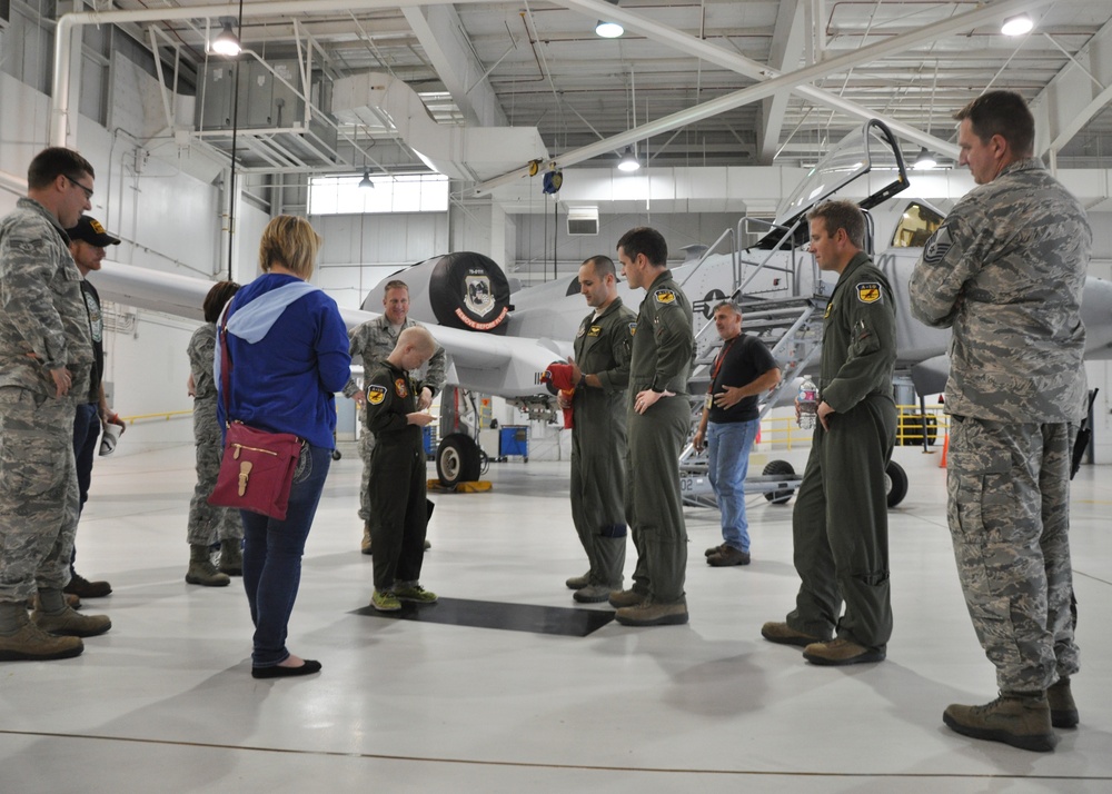 442nd FW welcomes honorary pilot