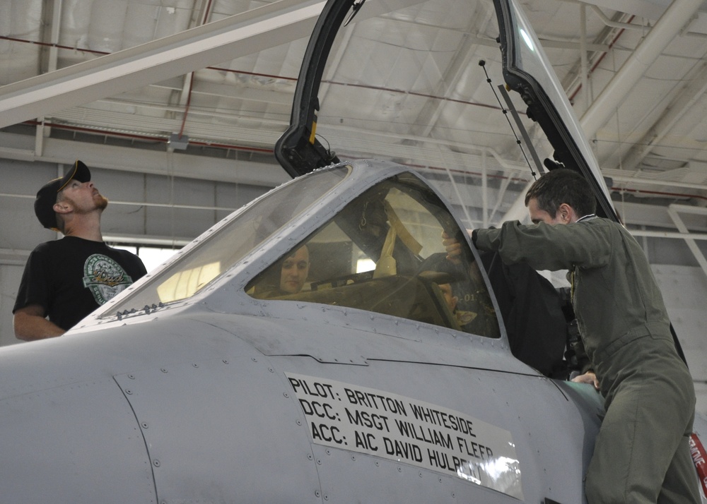 442nd FW welcomes honorary pilot