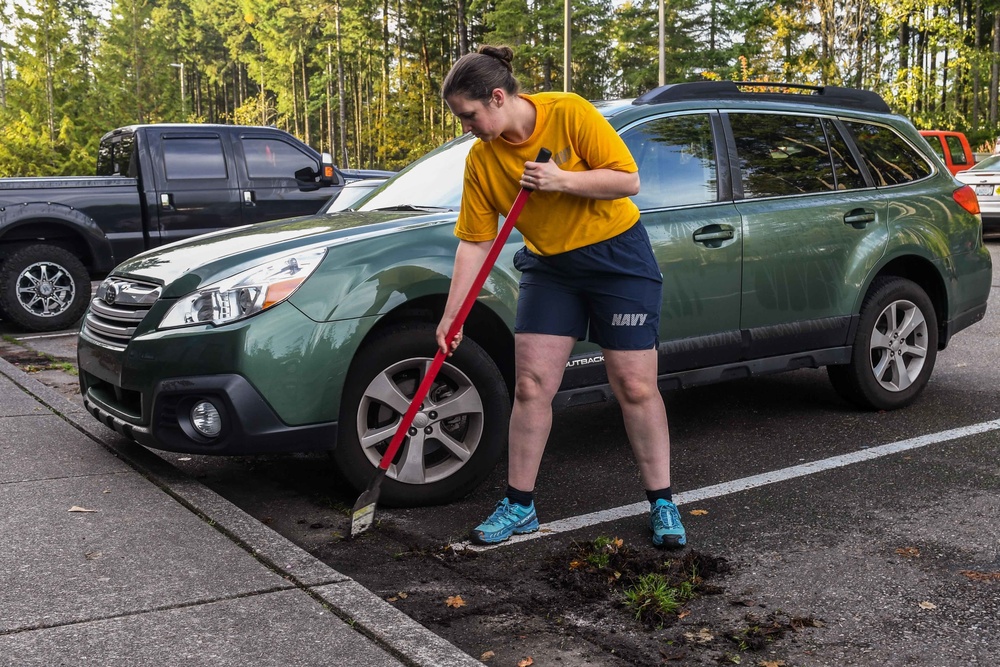 Naval Base Kitsap-Bangor hosts Fall Clean-up