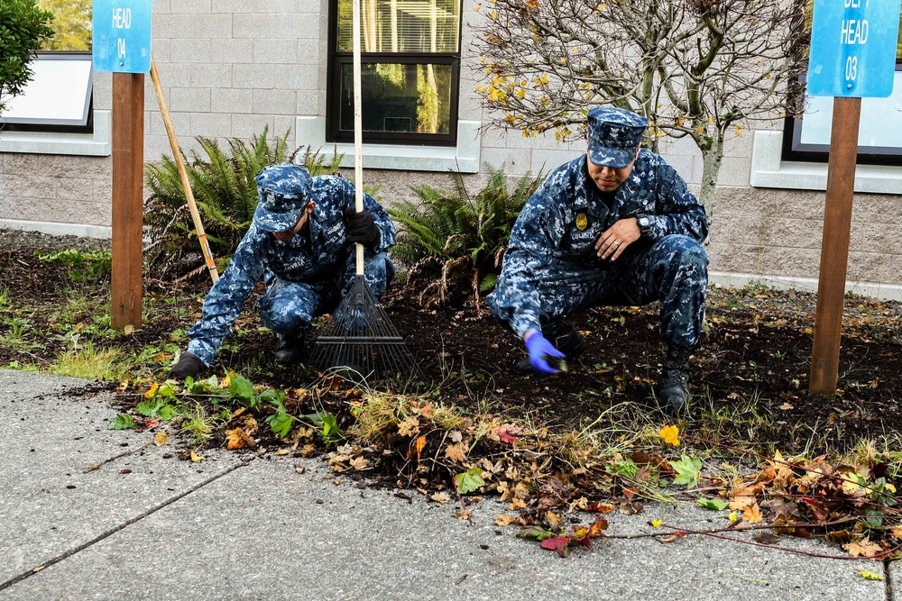 Naval Base Kitsap-Bangor hosts Fall Clean-up