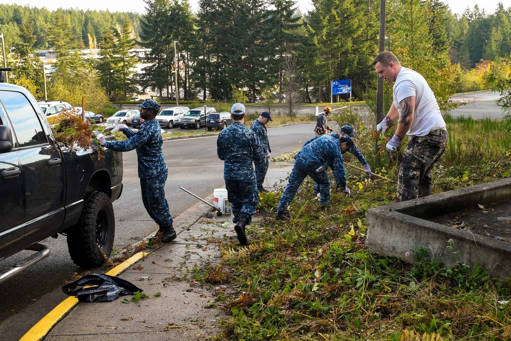 Naval Base Kitsap-Bangor hosts Fall Clean-up