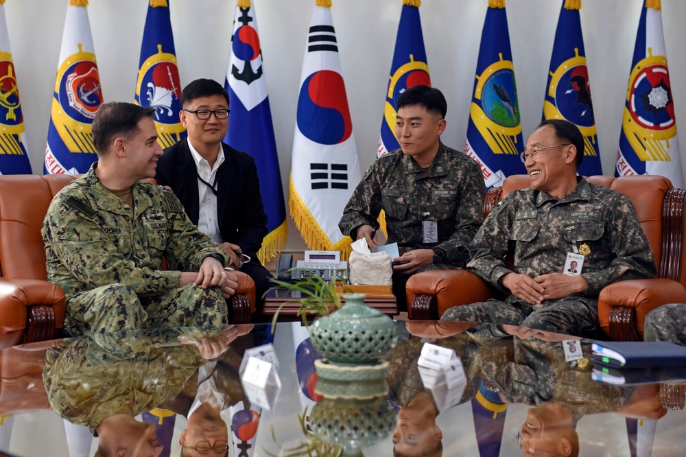 Visit to ROK 2nd Fleet
