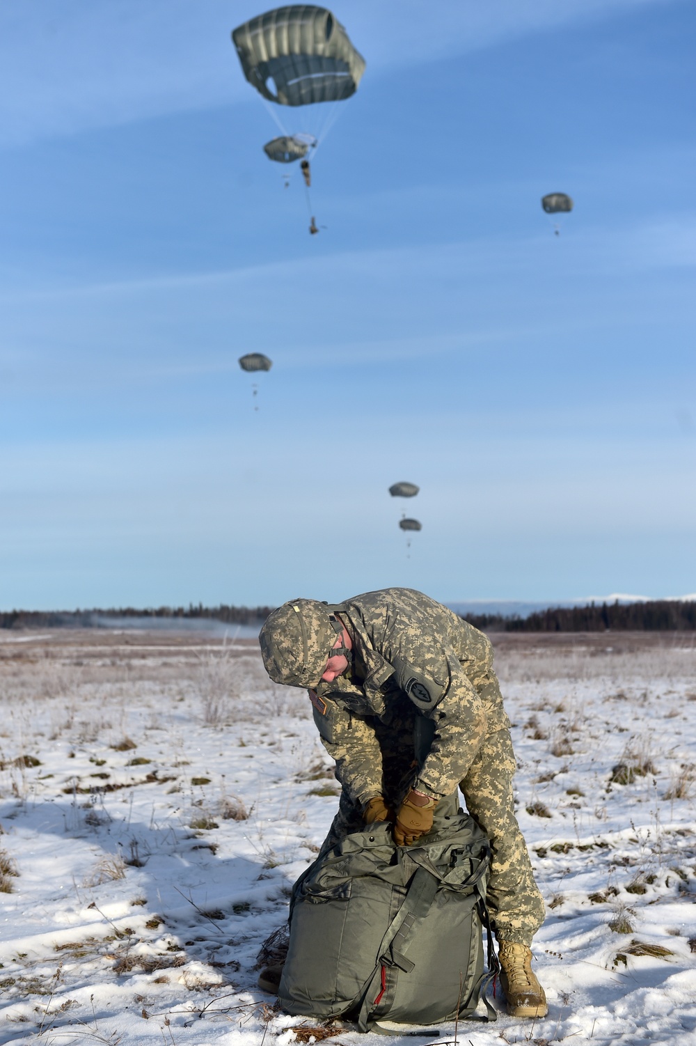 Spartan Paratroopers Execute Airborne Operation