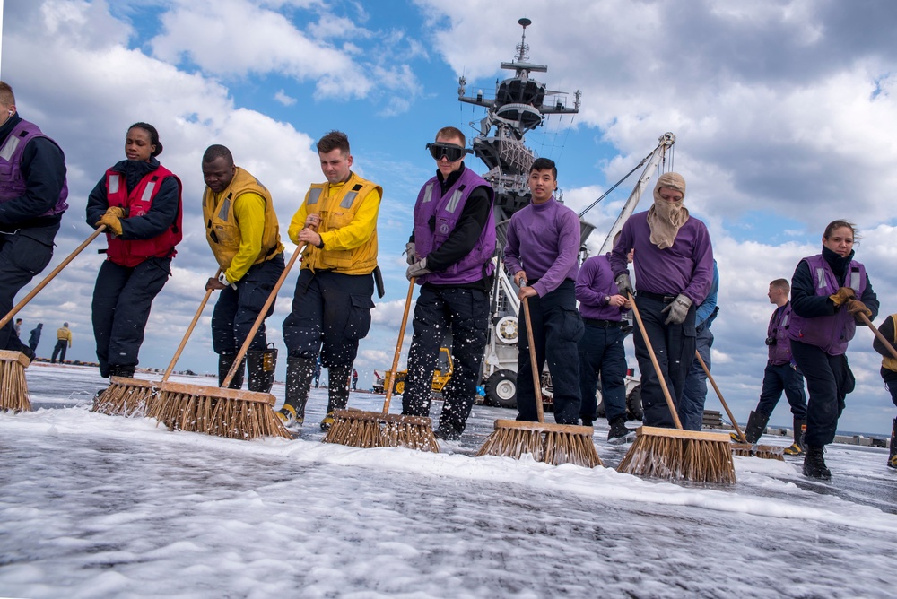 USS Bonhomme Richard (LHD 6) Flight Deck SCRUBBEX