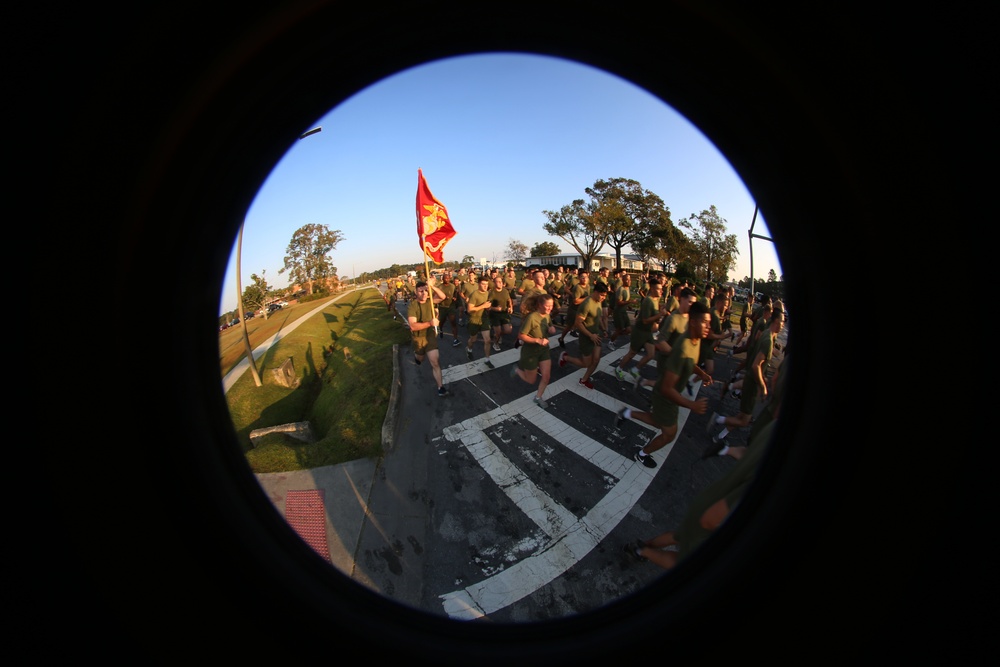 Thousands of service members hit pavement for 241st Marine Corps birthday celebration