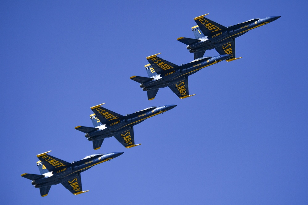 DVIDS Images Blue Angels Thrill Thousands at Jacksonville Beach