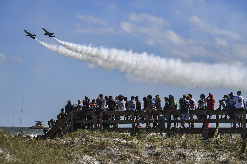 Blue Angels Thrill Thousands at Jacksonville Beach