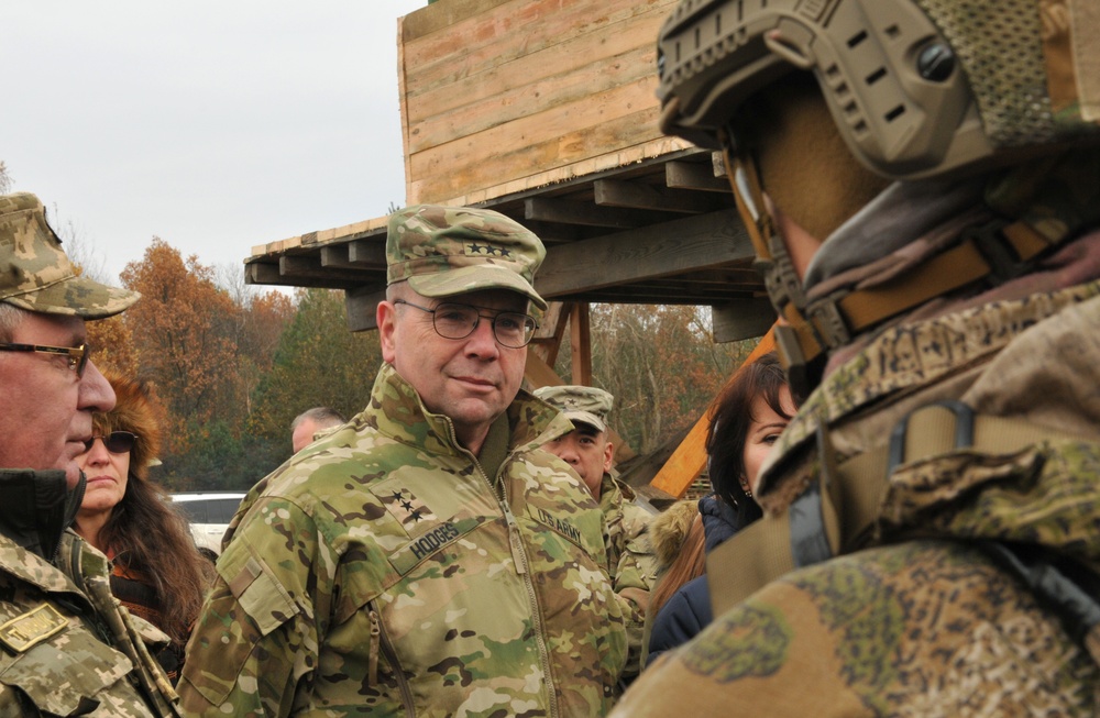 Lt. Gen. Ben Hodges visits the IPSC in Ukraine