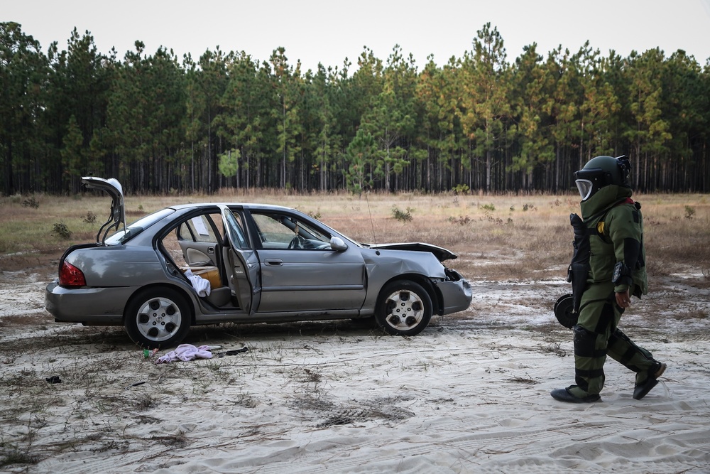 EOD Soldier trains on car