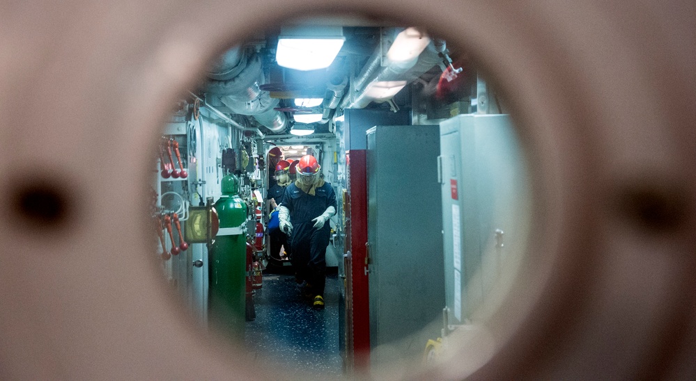 USS Lake Champlain (CG 57) Damage Control Training
