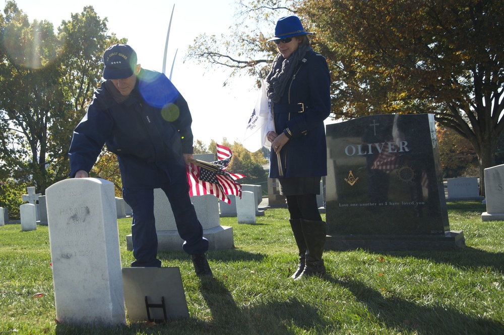 Coast Guard Honors Veterans at Arlington Cemetery