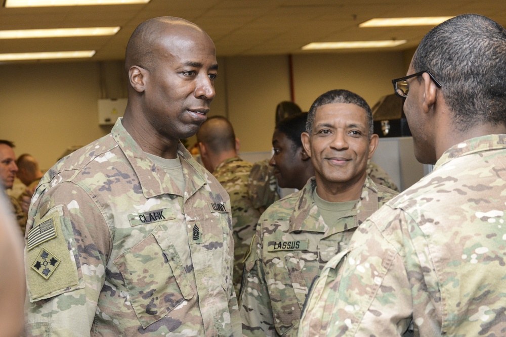 NATO’s Resolute Support, USFOR-A senior enlisted leader visits 1CD RSSB