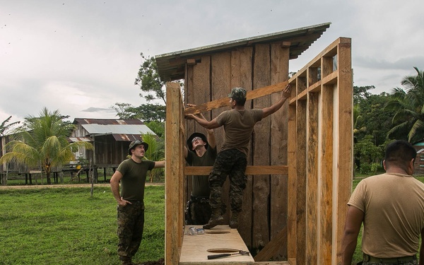 SPMAGTF-SC Marines, Honduran Engineers Work Together on Engineering Projects