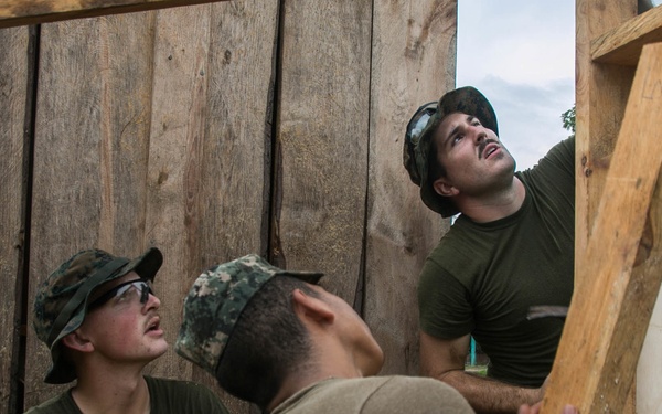SPMAGTF-SC Marines, Honduran Engineers Work Together on Engineering Projects