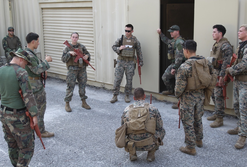 24th MEU, MARSOC Develop Urban Skills