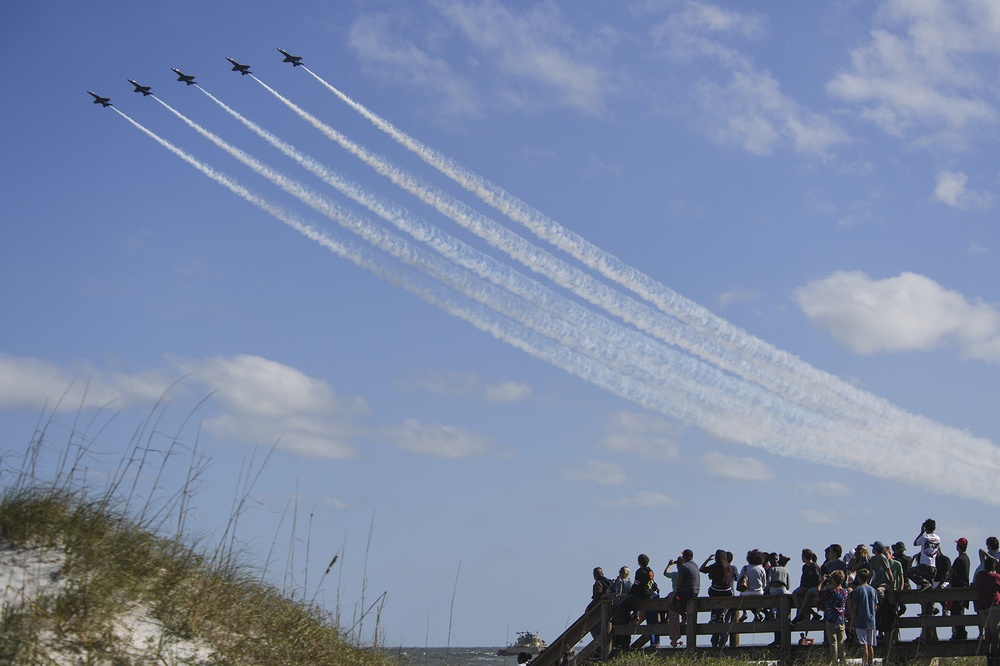 Blue Angels Thrill Thousands at Jacksonville Beach