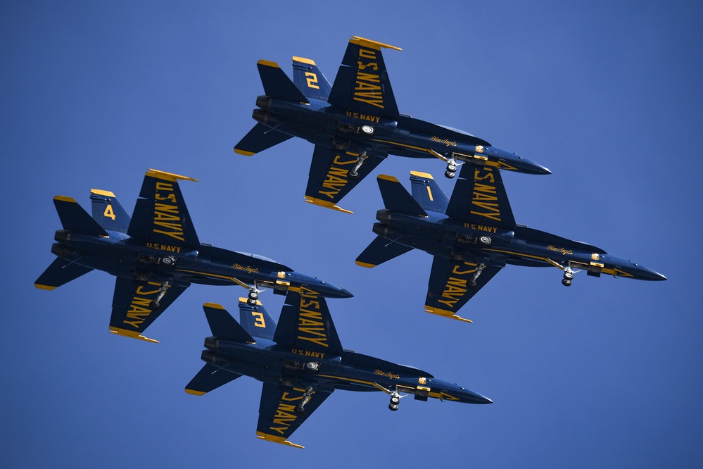 Blue Angels Thrill Thousands at Jacksonville Beach