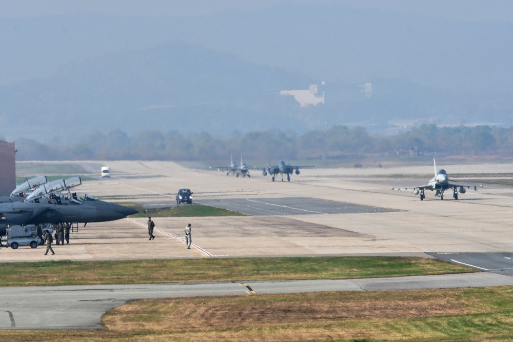 Invincible Shield: US, UK, ROK air forces conduct strategic exercise