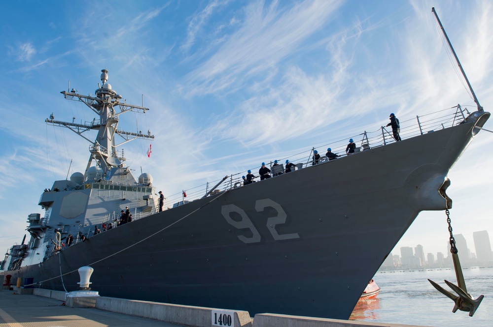 USS Momsen (DDG 92) Arrives at Naval Air Station North Island