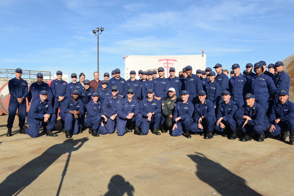 Philadelphia Eagles player performs magic trick for Coast Guard