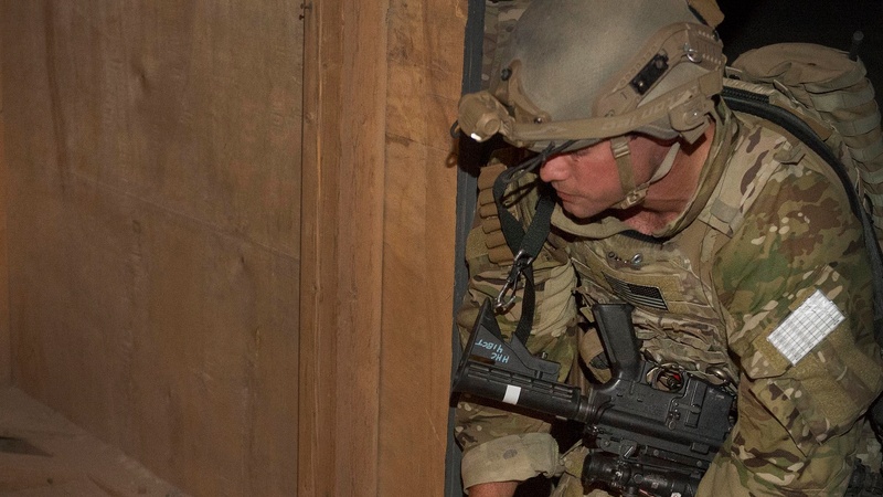 Navy EOD Techs Conduct Training in Kuwait