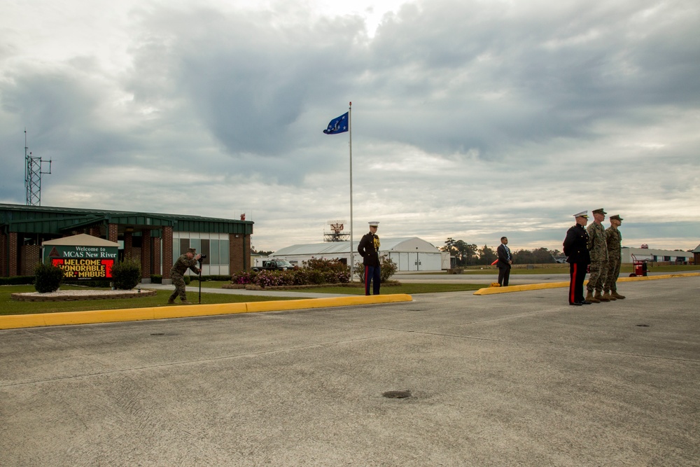 SECNAV arrival on MCAS New River