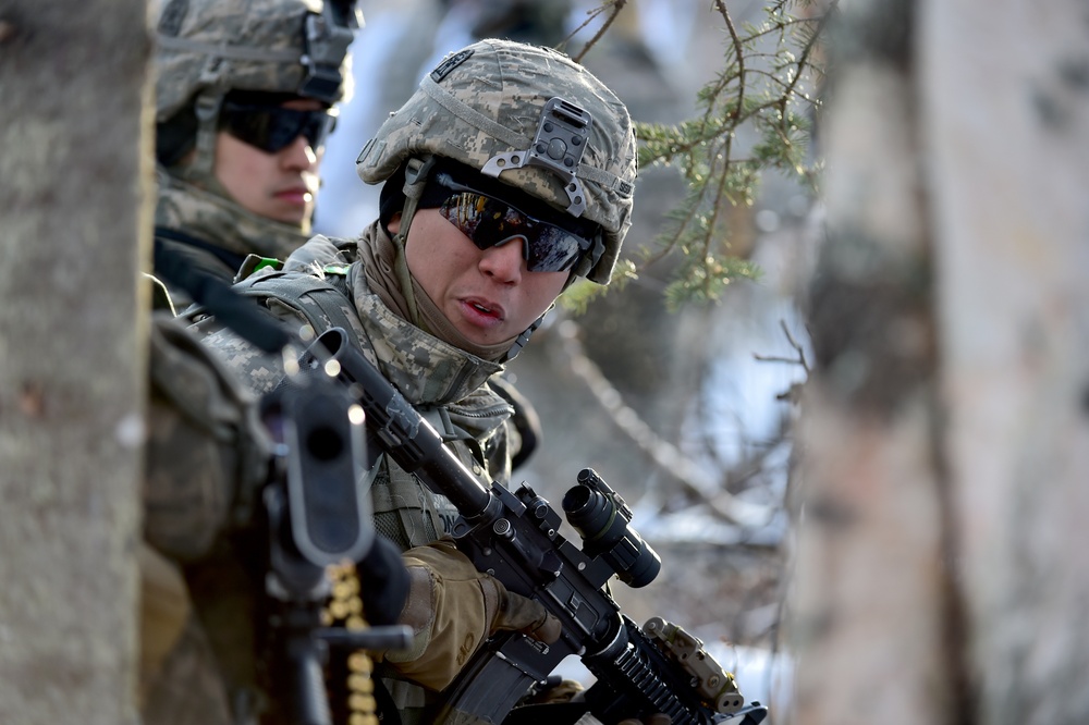 '3 Geronimo' paratroopers execute live-fire