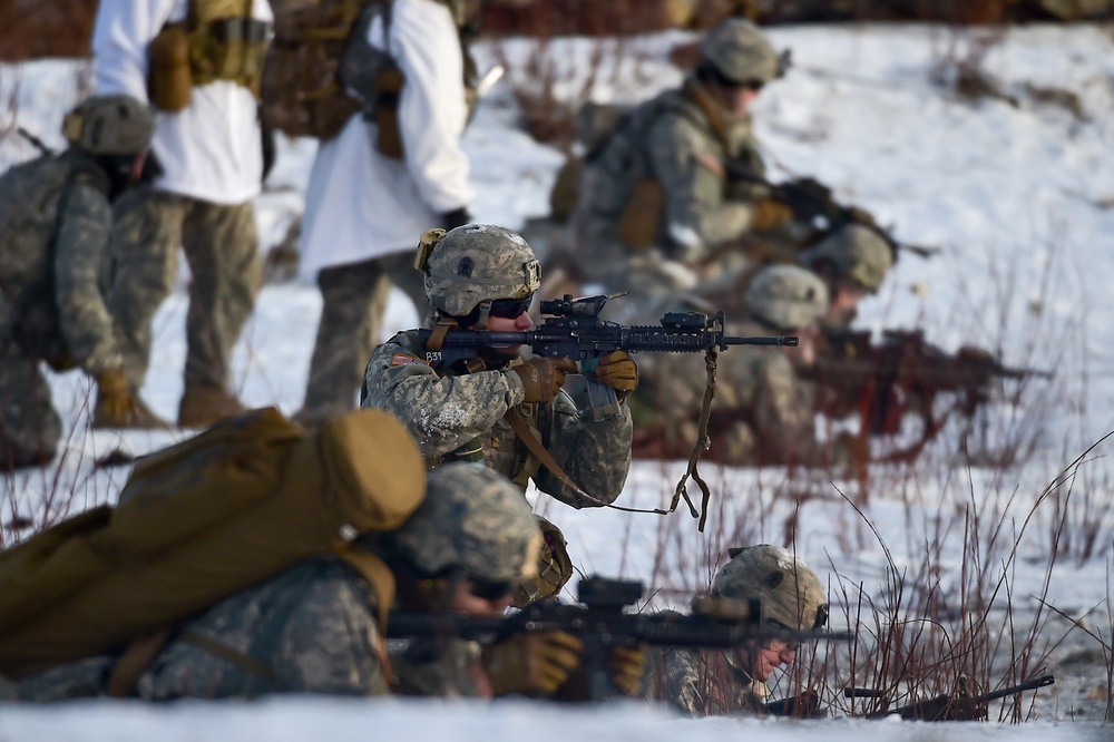 '3 Geronimo' paratroopers execute live-fire