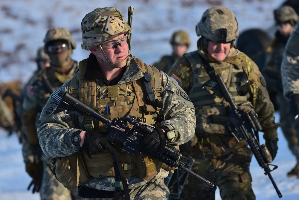 '3 Geronimo' paratroopers execute live-fire