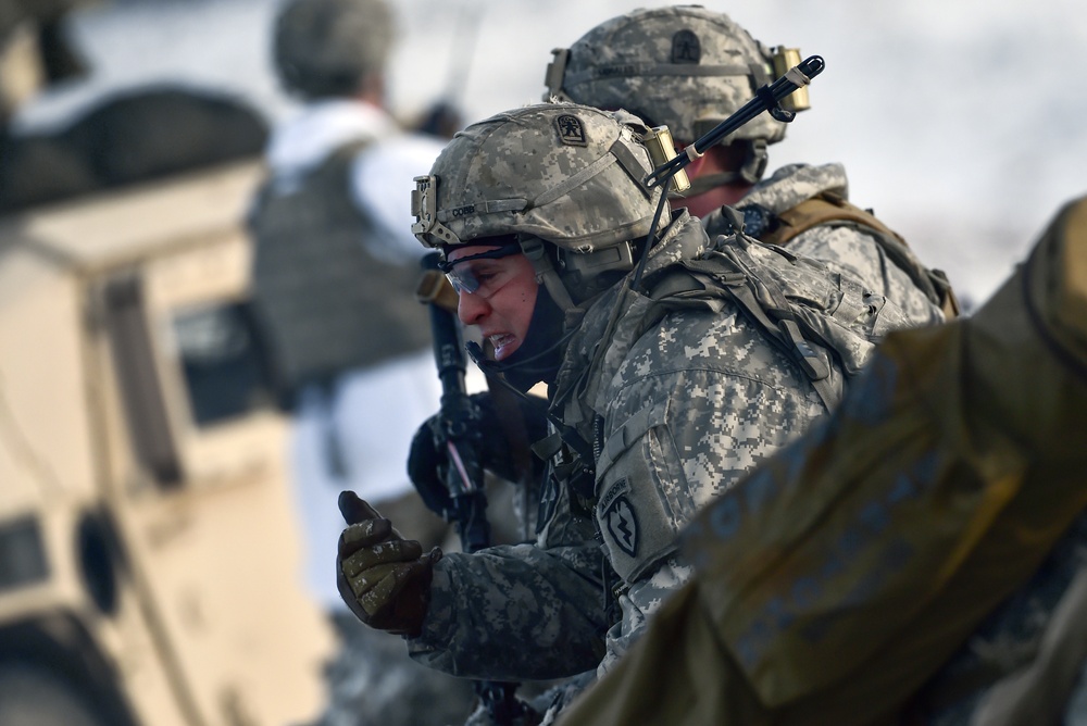 '3 Geronimo' paratroopers execute live-fire