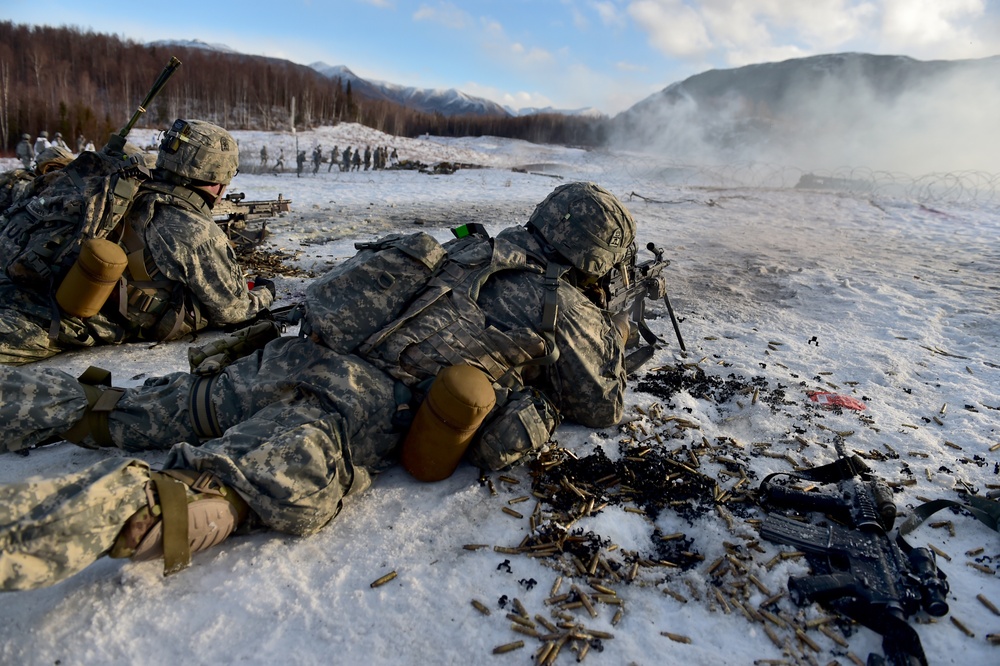 DVIDS - Images - '3 Geronimo' paratroopers execute live-fire [Image 31 ...