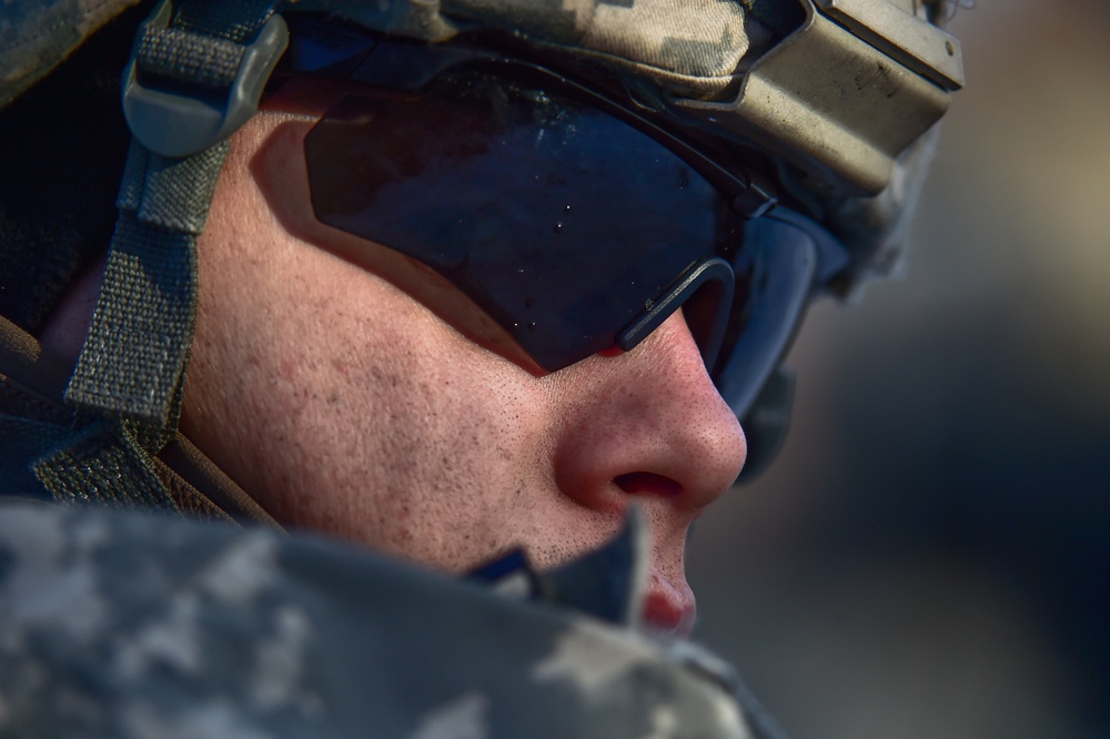 '3 Geronimo' paratroopers execute live-fire