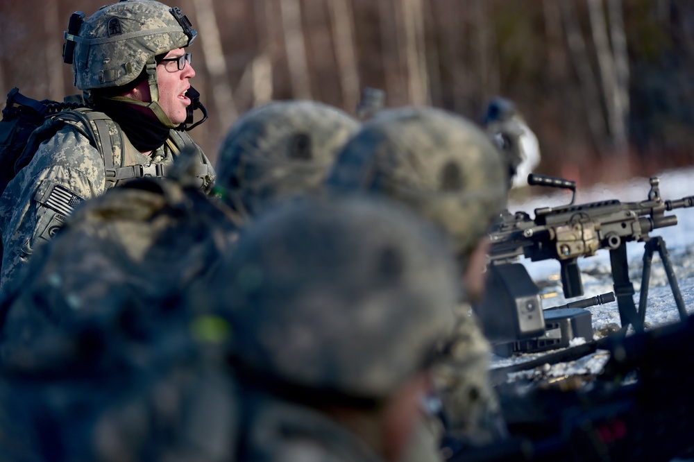 '3 Geronimo' paratroopers execute live-fire