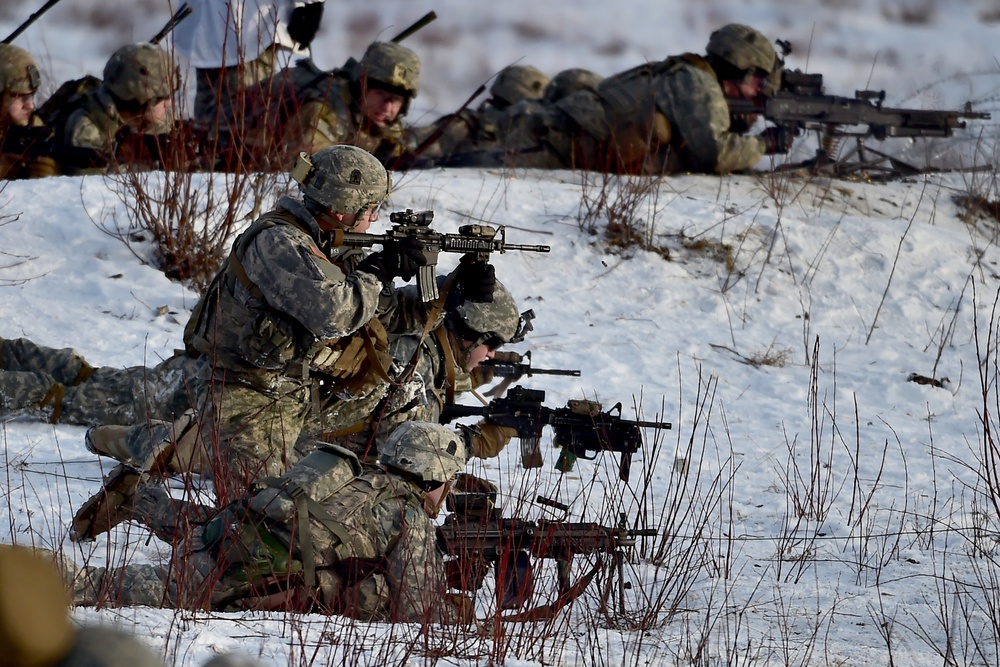 '3 Geronimo' paratroopers execute live-fire