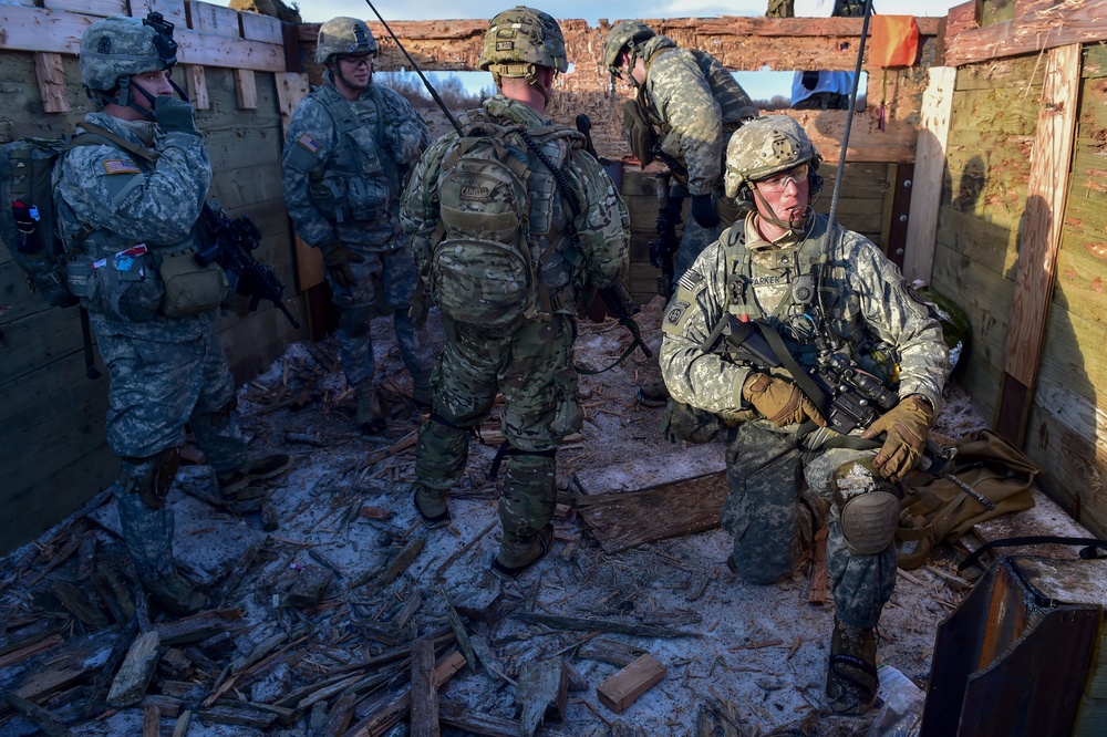 '3 Geronimo' paratroopers execute live-fire