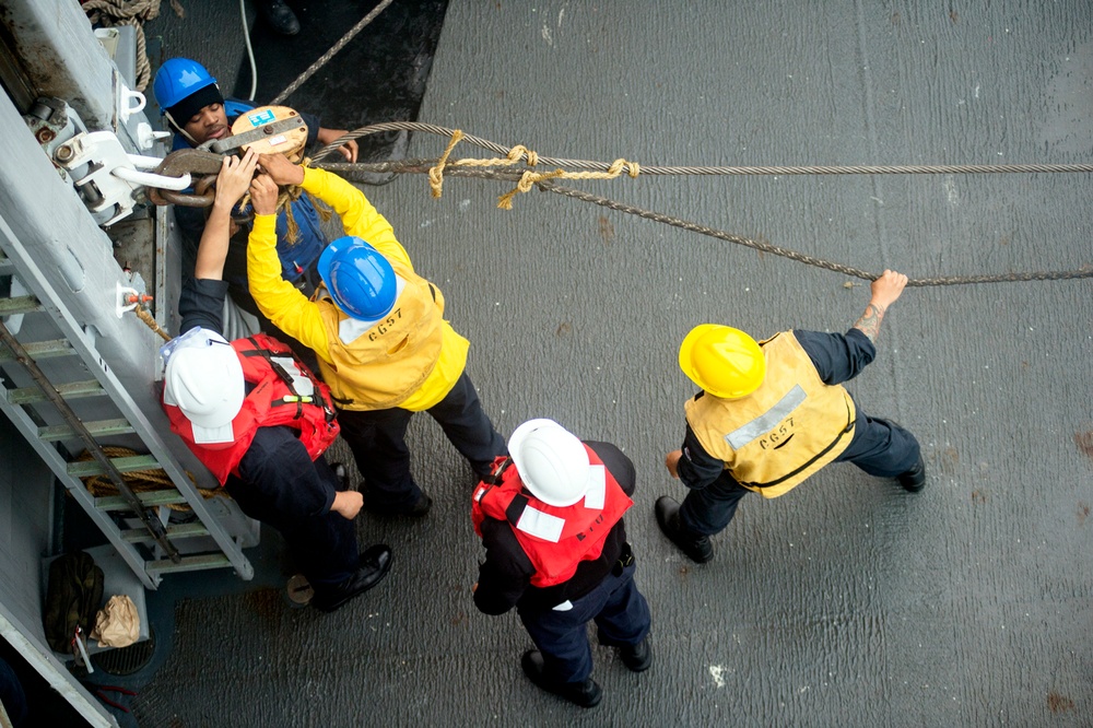 USS Lake Champlain (CG 57) RAS with USNS Yukon (T-AO 202)