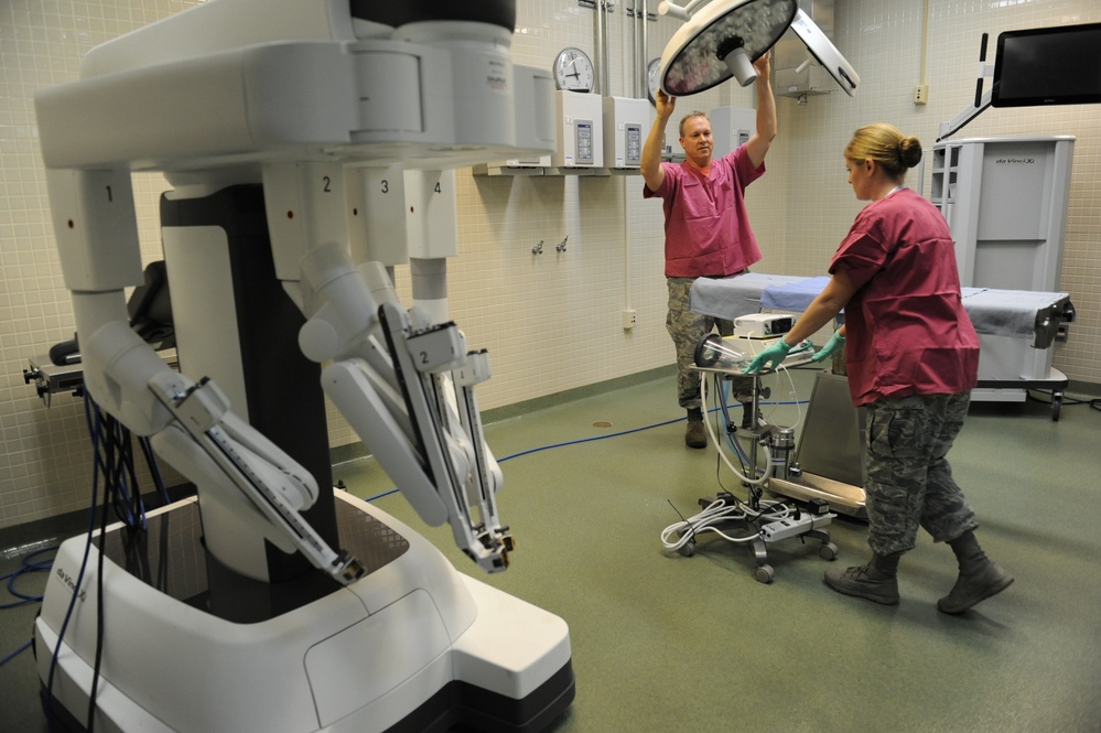 Air Force’s first robotic surgery training course established at Keesler