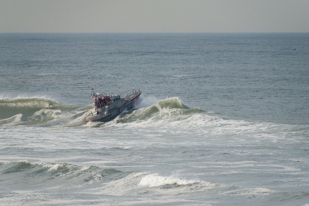 Coast Guard Station Golden Gate conducts surf training