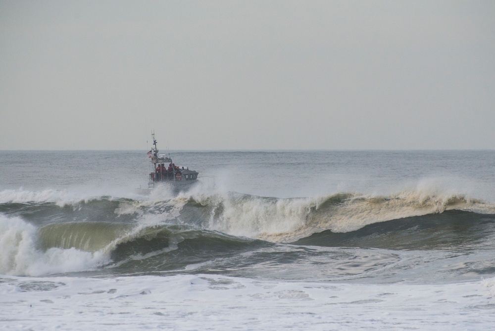 Coast Guard Station Golden Gate conducts surf training