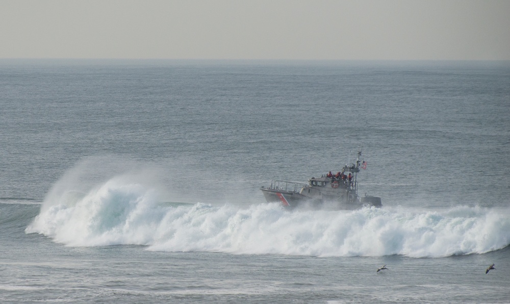 Coast Guard Station Golden Gate conducts surf training