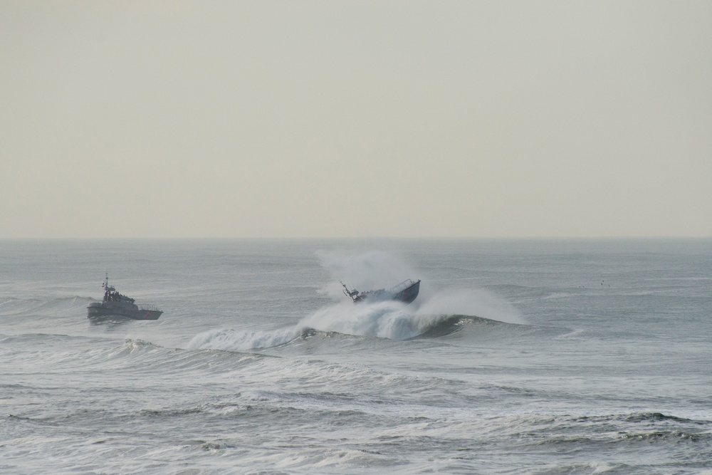 Coast Guard Station Golden Gate conducts surf training